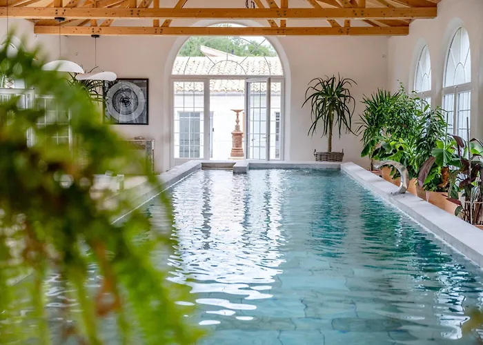Secret D'uzes - Le Loft - Avec Piscine Chauffee Апарт-отель