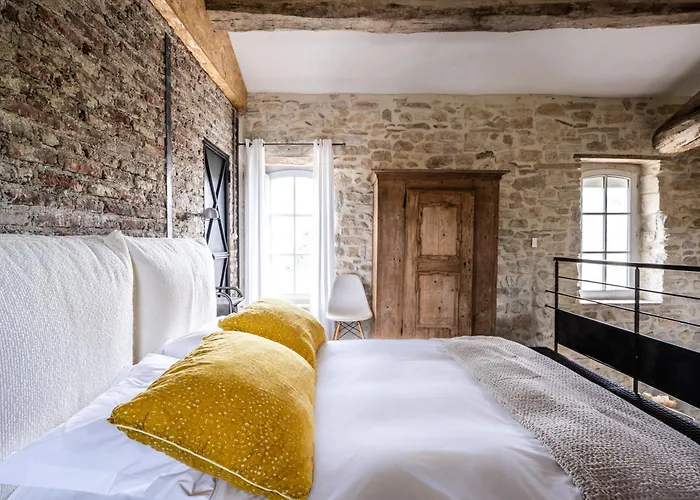 Апарт-отель Secret D'uzes - Le Loft - Avec Piscine Chauffee