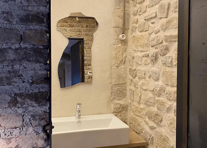 Апарт-отель Secret D'uzes - Le Loft - Avec Piscine Chauffee 4*