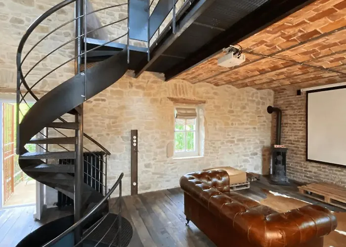 Secret D'uzes - Le Loft - Avec Piscine Chauffee