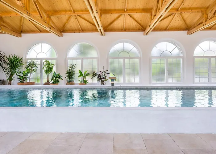 Апарт-отель Secret D'uzes - Le Loft - Avec Piscine Chauffee
